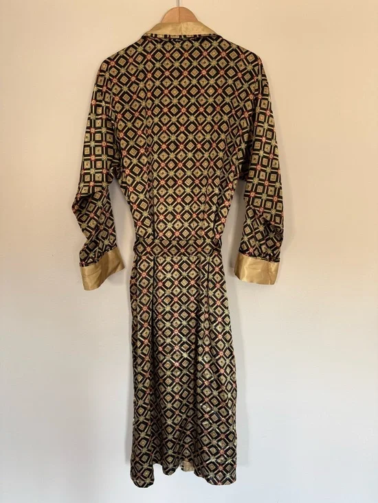 Vintage Victoria's Secret Satin Robe Women’s Black Geometric with Gold Trim Sz M - Picture 3 of 3